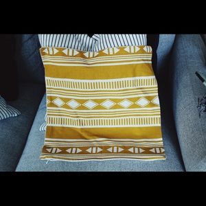 Woven nook pillow cases